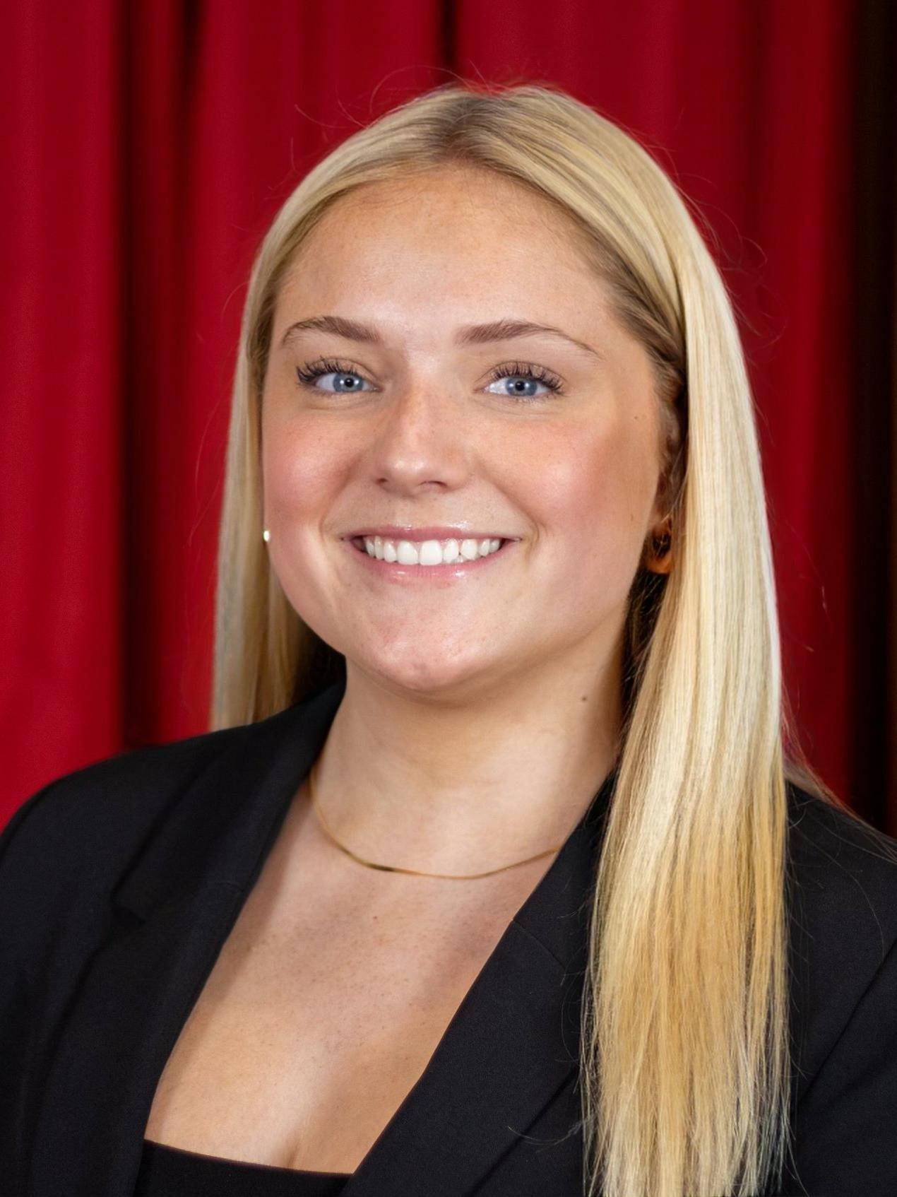Raegan McNellie headshot.