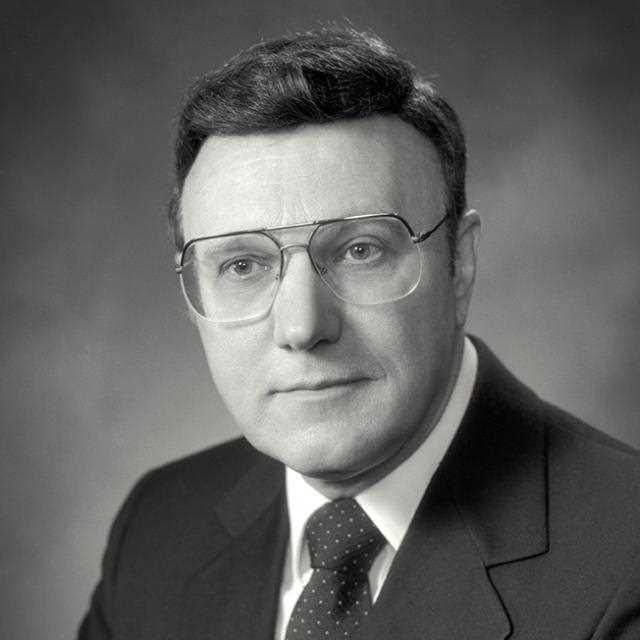 Headshot of Robert Barnes when he was dean and director of Ohio State Newark.