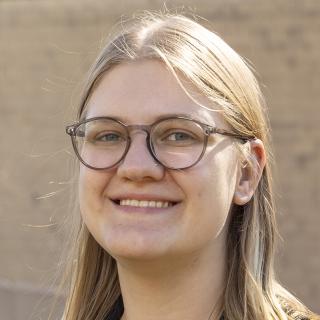 Hannah Nelson headshot.